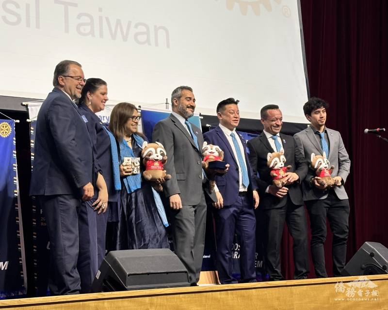 林維廉（右三）、接任會長們與監事團隊合影