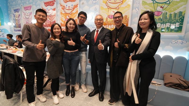 張良民與澳洲職場人團隊合影