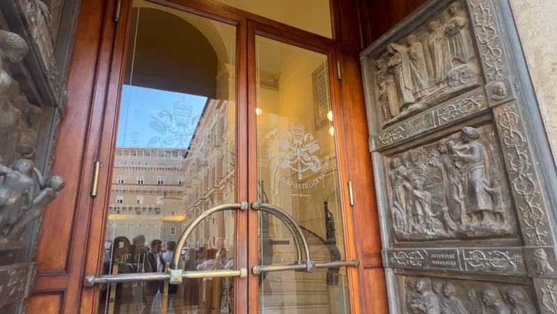 「梵蒂岡宗座圖書館」經常蒙上神祕面紗，因為未開放公眾自由進出，學者需透過審核取得閱覽證。圖為圖書館入口