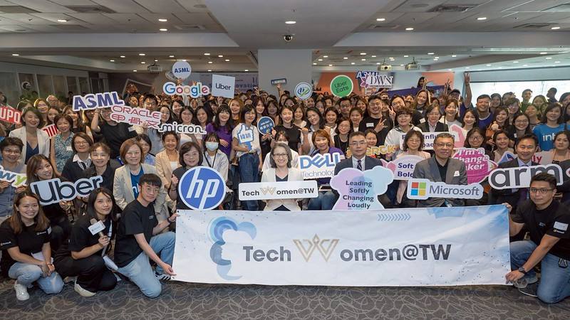 副總統與出席人員合影