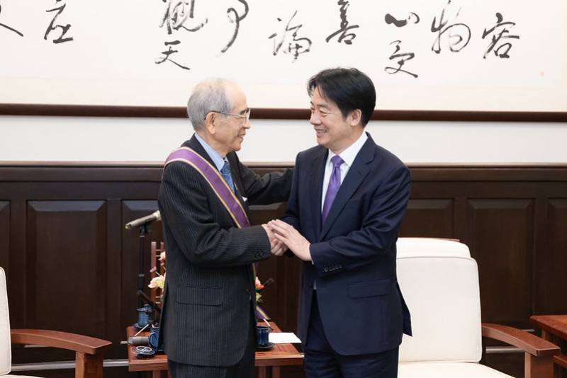 賴清德總統27日上午頒授「日本台灣交流協會」前會長大橋光夫「大綬景星勳章