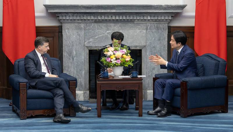 總統接見「英國商業暨貿易部副大臣艾禮遜」