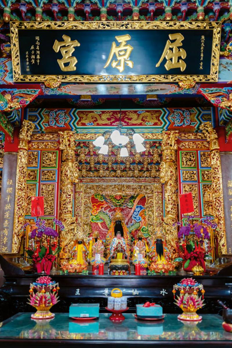 There is still a water-deity-based belief system at the Wufengang River. Taiwan’s only temple where the water god Qu Yuan is venerated as the main deity is located in Beitou’s Zhoumei Ward.​​