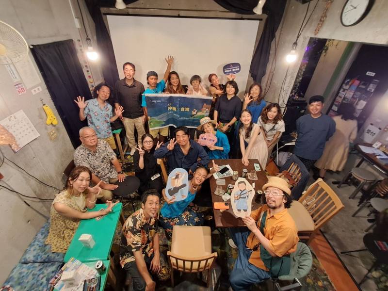 於當地音樂人翁長已酉Midori所開設的PungaPonga 餐廳辦理座談交流會