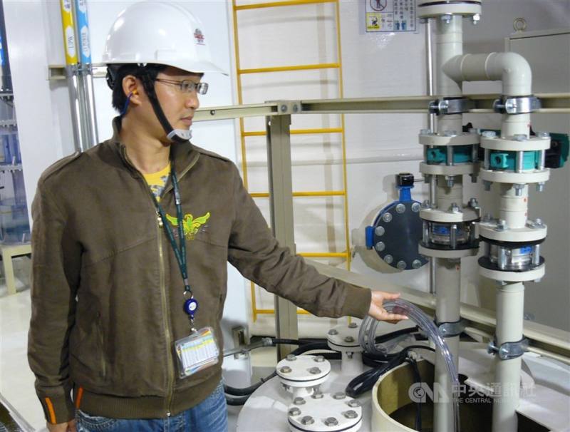 圖為台積電回收量測水質用水設備。(中央社檔案照片)
