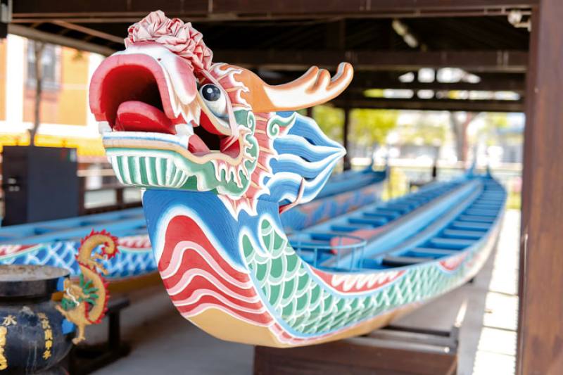 屈原宮端午節會舉行嘉年華會式划龍舟比賽。