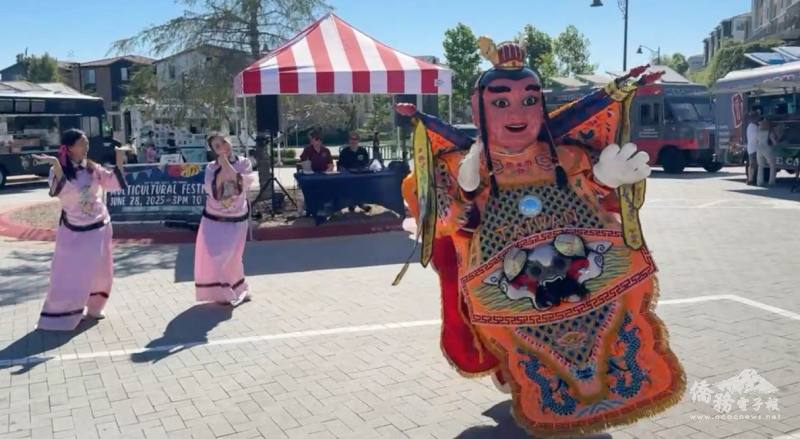 三太子出場展現臺灣廟會的熱鬧氛圍