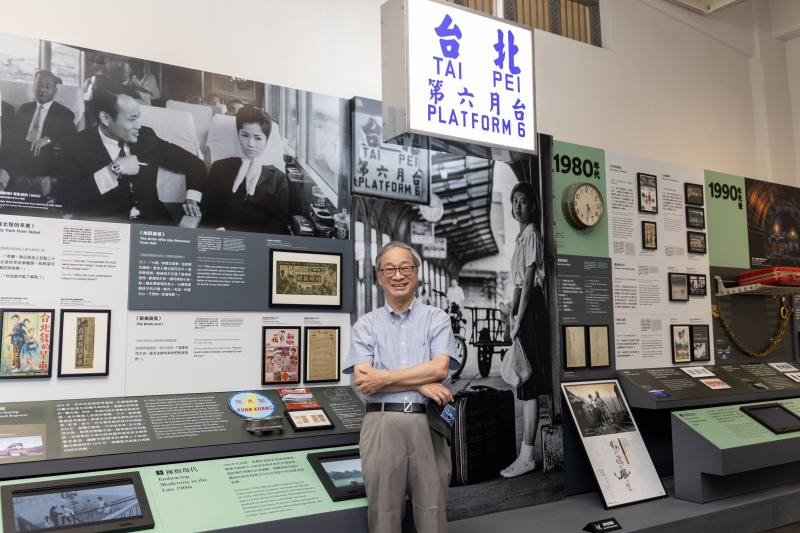 常設展〈移動與感動－鐵道上的文化與記憶〉呈現跨世代創作者與鐵道相遇、交織的故事。展區設置電影《戀戀風塵》的「台北第六月台」場景，讓文化部長李遠回憶起當年製作的點點滴滴。