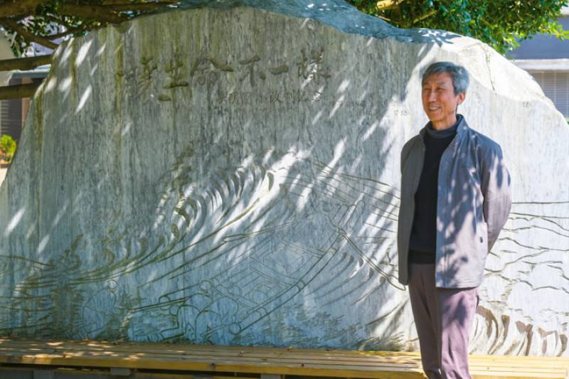 岳明校長黃建榮將海洋教育帶入校園，期盼學生把全世界當教室，讓生命變得不一樣。（莊坤儒攝）