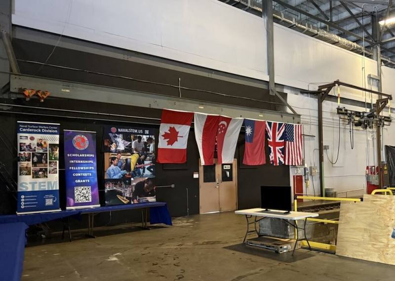 國立成功大學人力潛艇隊今年6月首度前進美國海軍研究實驗室、參加第18屆國際人力潛艇賽，中華民國國旗則高懸會場內。（成功大學提供）