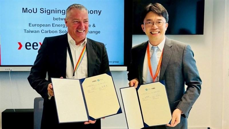 TCX CEO Joshua Tien (right) and EEX CEO Peter Reitz pose with a signed MOU in Germany on Friday. Photo courtesy of the TCX