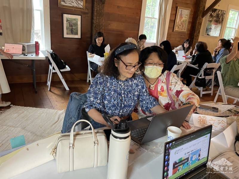 學員認真討論參與課程