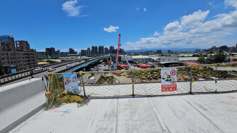 高速公路局推動「國道1號五股交流道增設北入及北出匝道改善工程」，預估116年完工後，降低號誌化路口造成回堵現象，並提升五股交流道運轉效能及行車安全