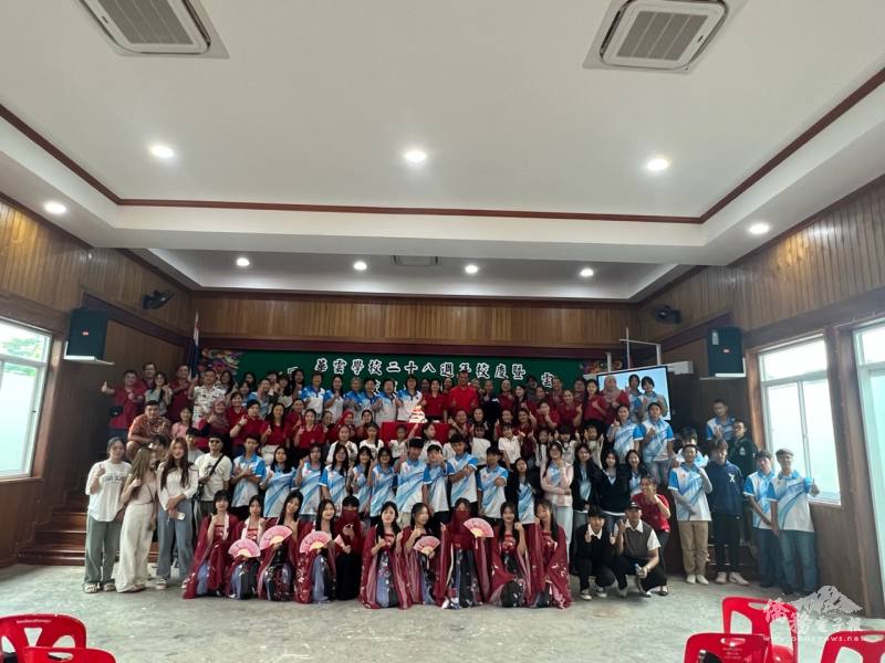 華雲學校28週年校慶合影