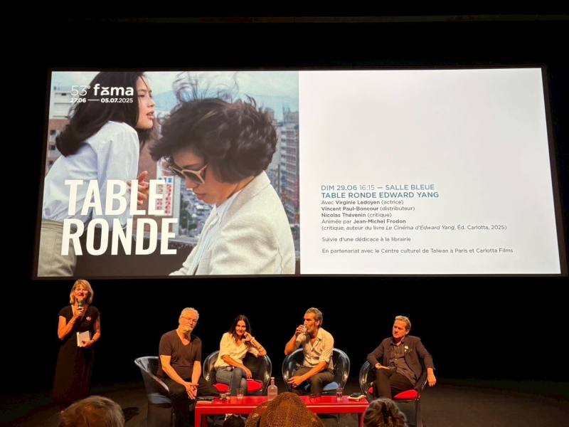 楊德昌圓桌論壇參與影人（左起）影展共同藝術總監Sylvie Pras、影評Jean-Michel Frodon、演員Virginie Ledoyen、影評Nicolas Thévenin等（巴文中心提供）