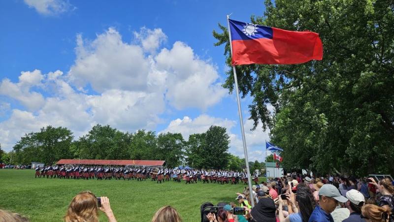 加拿大傳教士馬偕故鄉安大略省牛津郡舉辦恩布羅高地運動會，主辦單位在活動現場懸掛中華民國國旗。（駐多倫多台北辦事處提供）