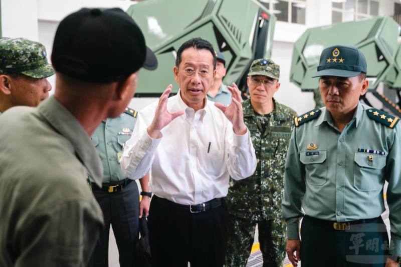 顧部長視導陸軍步兵訓練指揮部，瞭解近期工作重點，給予相關意見及指導