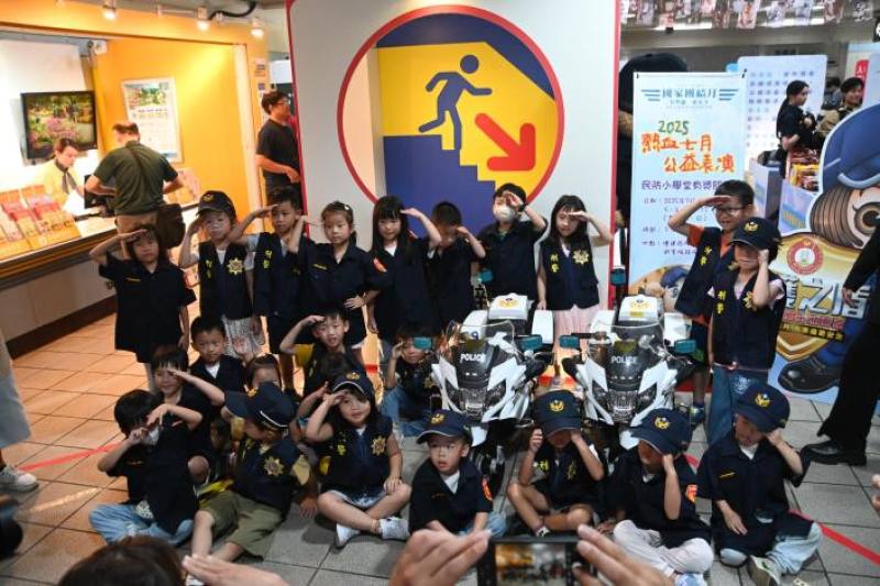 本次特展以「防空避難指引」、「防空疏散避難設施分區規劃」及「避難物資整備」三大主題為核心，宣導民眾如何查詢周遭防空疏散避難設施