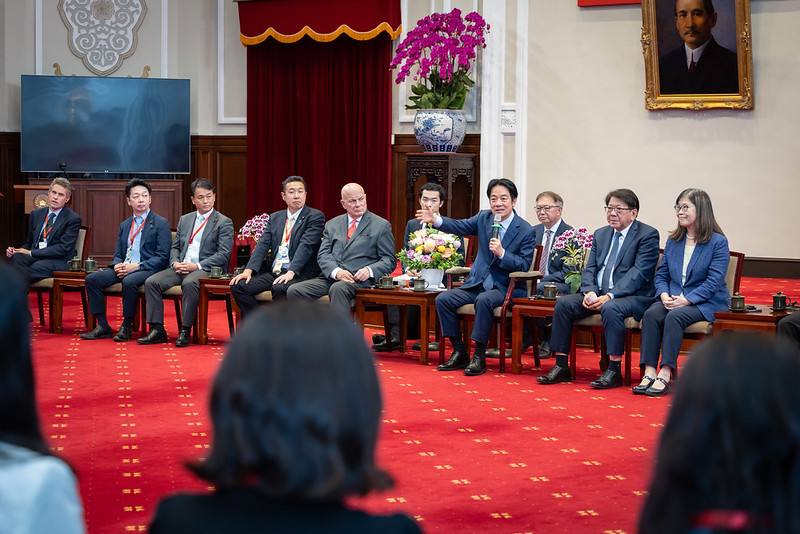 President Lai meets with a delegation from the 2025 Taiwan International Ocean Forum.