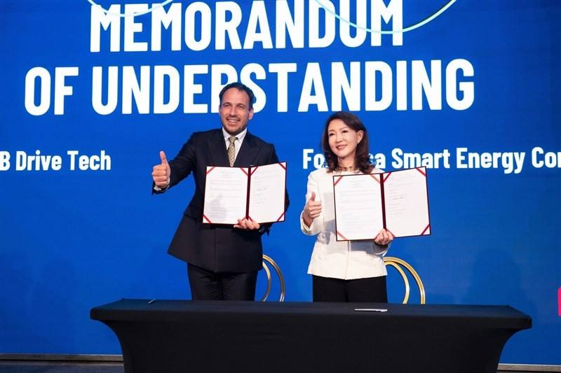 Formosa Smart Energy Chairwoman Sandy Wang (right) and SKB group CEO Bartłomiej Dobosz. Photo courtesy of Formosa Smart Energy July 2, 2025