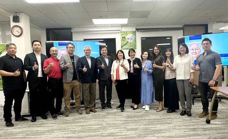 工研院董事長吳政忠（左5）訪問矽谷，與舊金山灣區科技社團交流