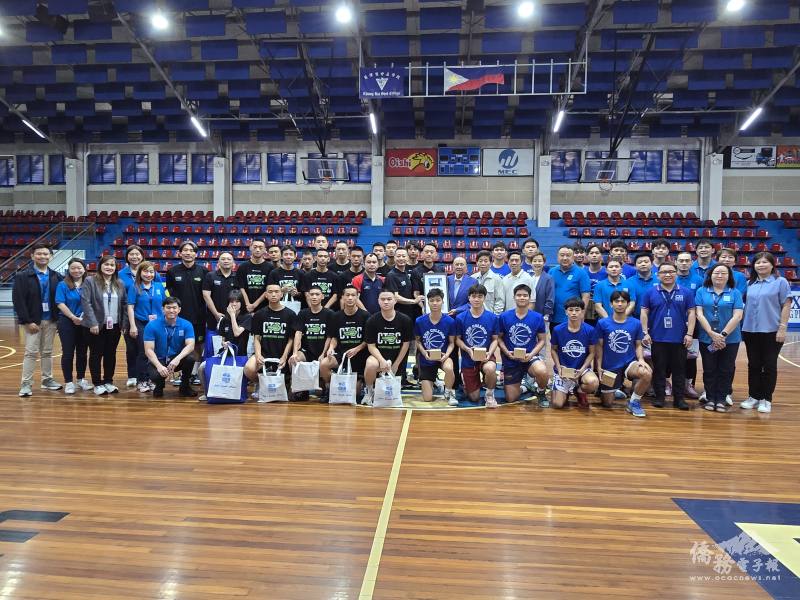 菲律賓中正學院董事會、校方、籃球隊與臺灣中信高中男子籃球隊成員合影