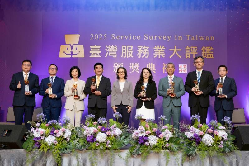 副總統出席「2025臺灣服務業大評鑑頒獎典禮」