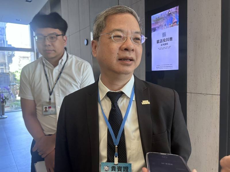 行政院預計3日通過投資台灣3大方案延長方案，行政院秘書長龔明鑫2日指出，方案將納入5大信賴產業、大健康產業以及服務業，同時會在既有基礎上，新增貸款額度新台幣7200億元