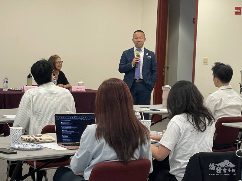 搭僑學生團與臺裔馬州參議員林力圖進行座談