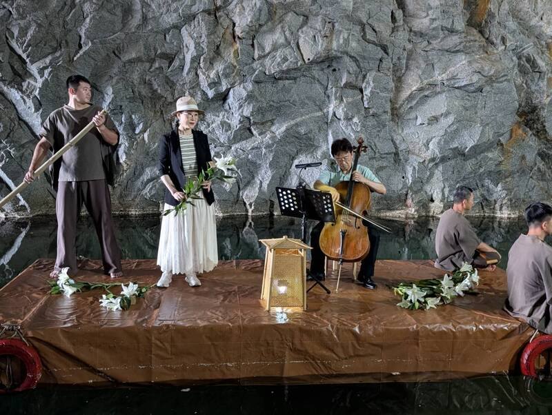 2025年金門坑道音樂節將在10月18、19日登場，並於7月7日下午2時開放網路售票；金門國家公園管理處3日舉行活動記者會，由催生坑道音樂節的大提琴家張正傑（左3）與京劇藝術家魏海敏（左2）出席，預告活動亮點