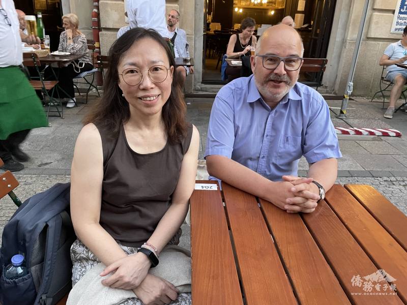 主講人徐安妮教授（左）、計劃譯者Andreas Guder顧安達（右）