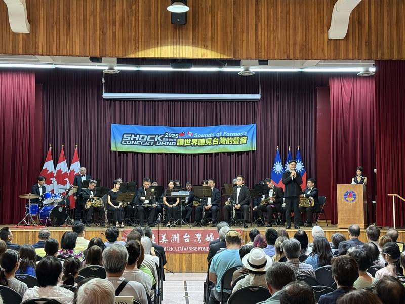 台灣震撼管樂團3日晚間在加拿大多倫多台北僑教中心舉行「讓世界聽見台灣的聲音」音樂會，慶祝創團40年。