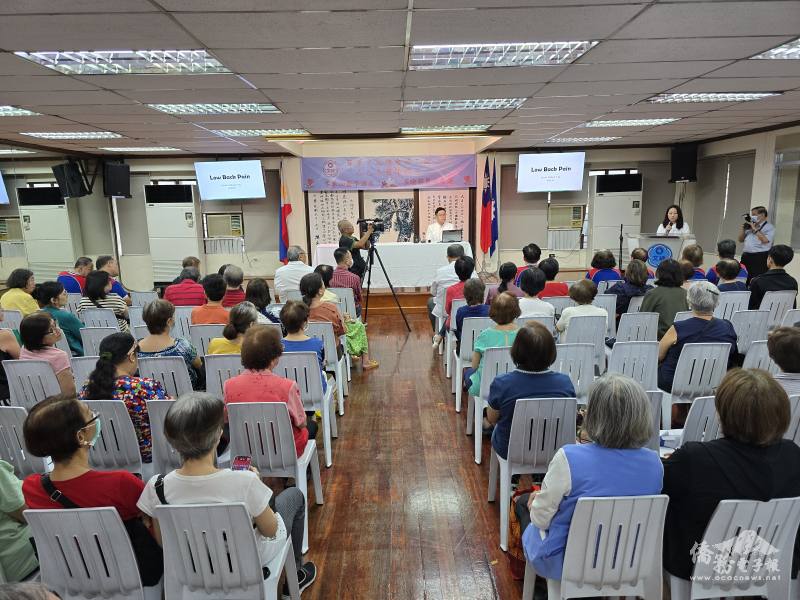 菲華文經總會婦女工作委員會舉辦以「健康的脊椎•強壯的關節」為主題的醫學講座