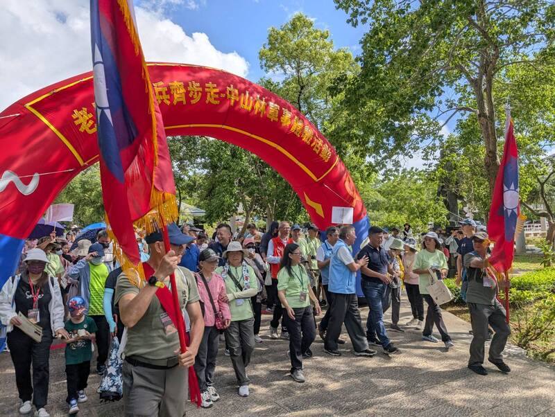 金門國家公園管理處5日舉辦「老兵帶小兵齊步走－中山林軍事體驗活動」，邀請親子及身心障礙家庭一同健走、參與軍事體驗活動。