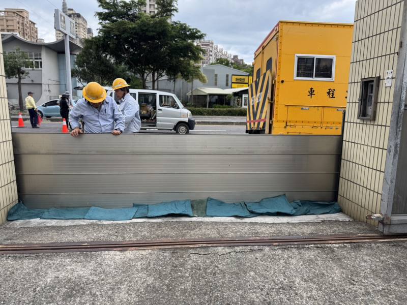 因應丹娜絲颱風進逼，台電逾4千搶修人力待命，5日完成防災設備及備料盤點，全力嚴防颱風災情