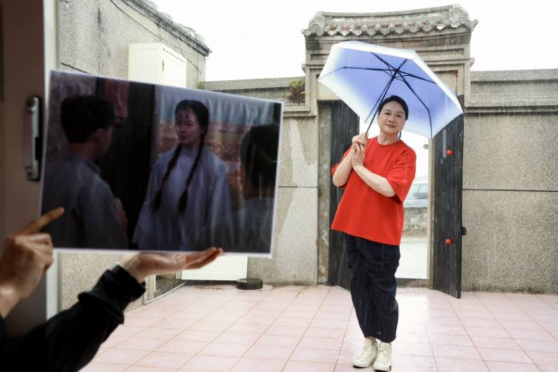 陸小芬重回她所拍攝過的電影《桂花巷》重要拍攝景點「菓葉村許氏古厝」，並重現當時拍攝場景。