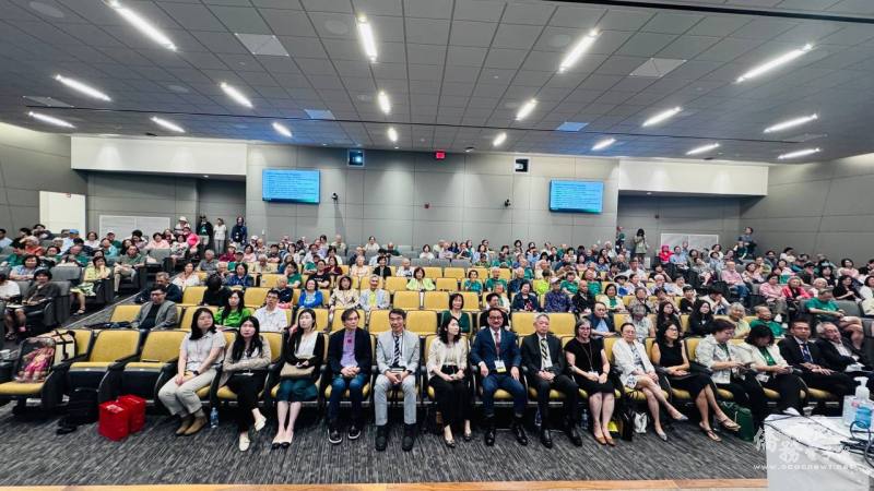 本年超過800位人員出席夏令會活動