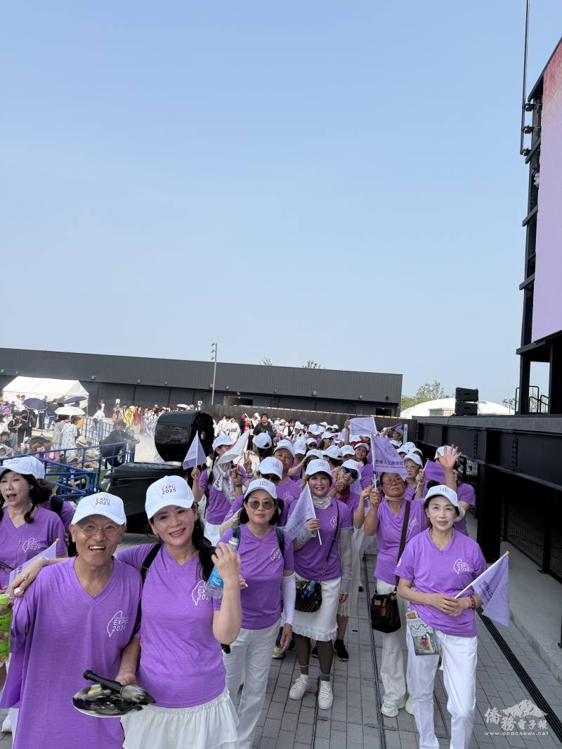 世華日本關西分會精神抖擻參與遊行