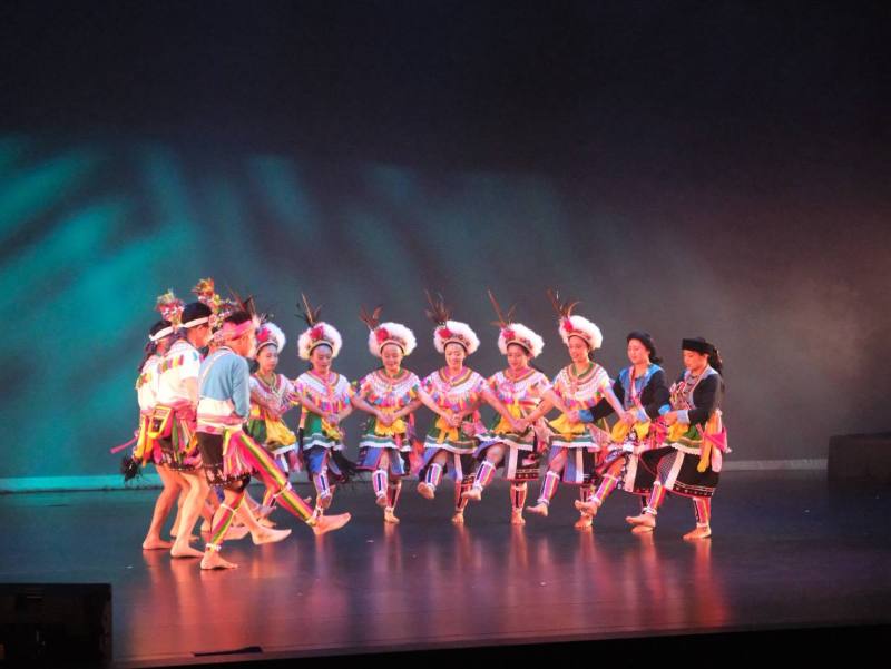 娜麓灣樂舞劇團於歌舞館開幕特別演出最新舞碼《藤蔓》