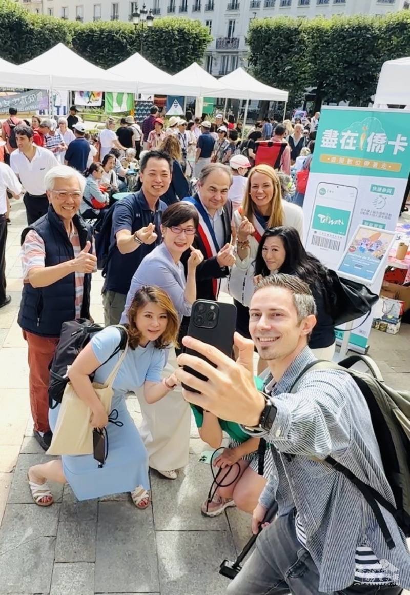 郝培芝與Levallois市 Agnès Pottier-Dumas市長與Jérôme Karkulowski副市長共同出席園遊會活動