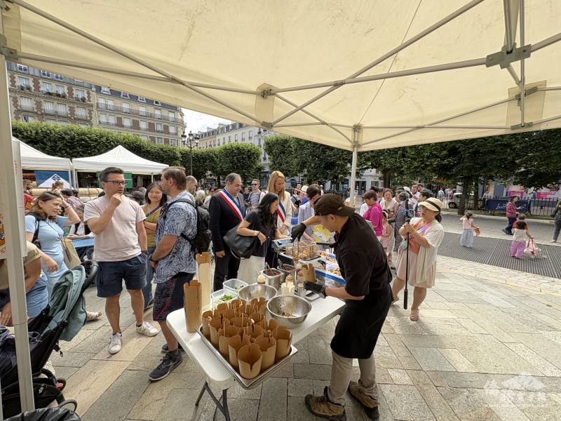 臺灣小吃鹽酥雞熱賣大受歡迎
