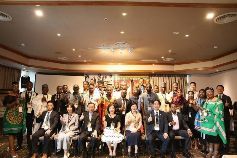 由教育部推動、屏東科技大學辦理的第3期「農業領域機構人才培育短期培訓班」，共有非洲5國、28名學員來台參與，以「永續及智慧農業」為主軸。（教育部提供）