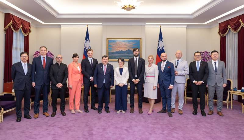 副總統與「立陶宛國會友台小組訪團」合影