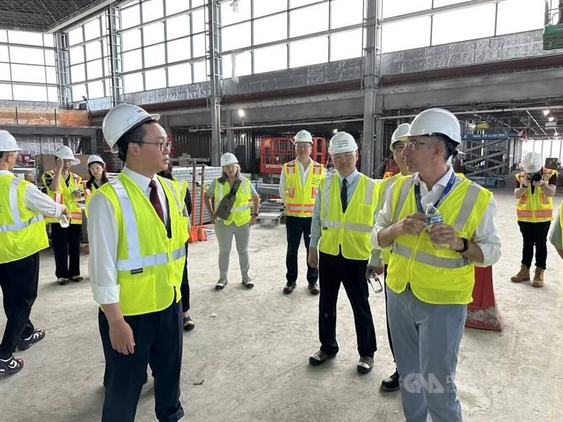 China Airlines President Kevin Chen (front left) visits New York John F. Kennedy International Airport's new terminal one on Monday. CNA photo July 7, 2025
