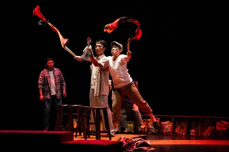 同黨劇團「父親母親」獲頒首屆台北戲劇獎最佳戲劇獎。圖為劇照。（圖取自facebook.com/ThePartyTheatre）