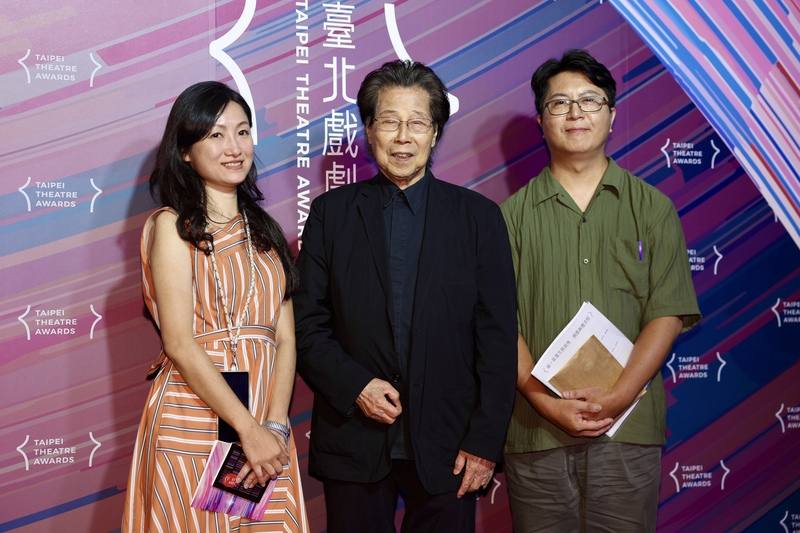 第1屆台北戲劇獎評審團評審白斐嵐（左起）、總召集人吳靜吉、評審于善祿合影