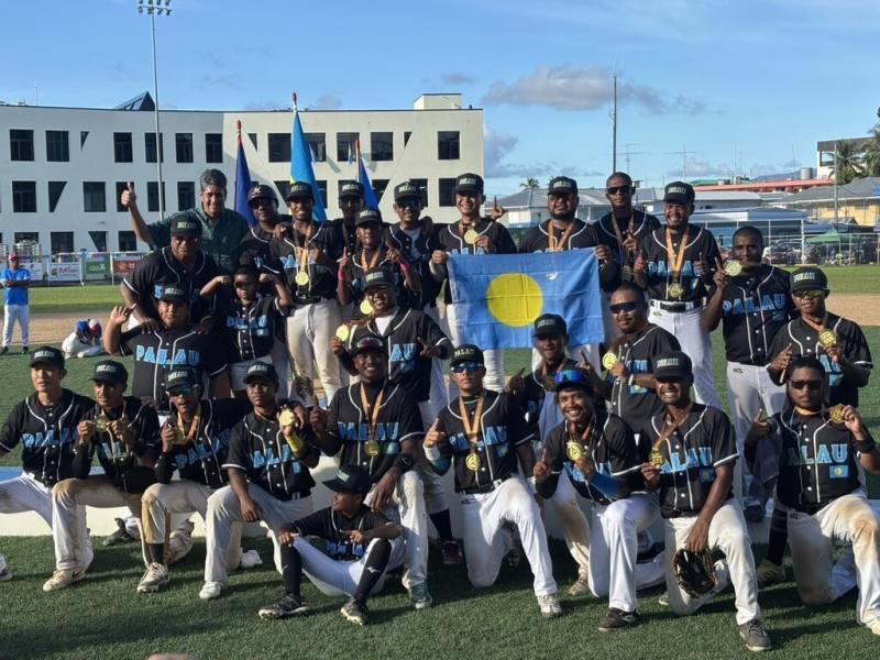 由教育部體育署協助於今年4月來台集訓的帛琉棒球隊，7日在第12屆太平洋迷你運動會棒球項目冠軍戰擊敗關島，順利奪金，球員現場高喊「我愛台灣」。（體育署提供）