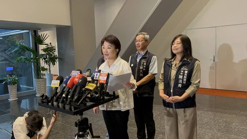 114年國慶焰火將在南投縣施放，台中市長盧秀燕（右3）8日接受媒體聯訪時宣布，中央選定國慶晚會在台中市舉辦，市府已決定晚會地點在文心圓滿劇場