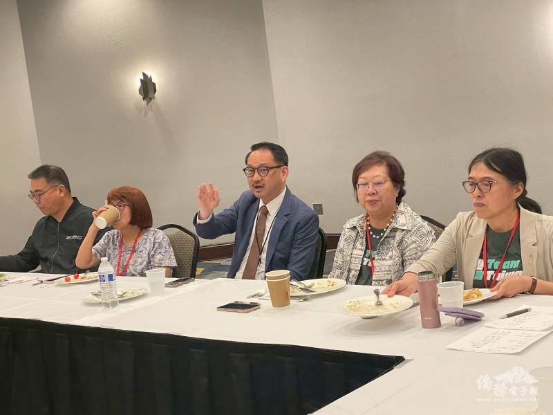 僑委會副委員長阮昭雄與各地區代表座談交流