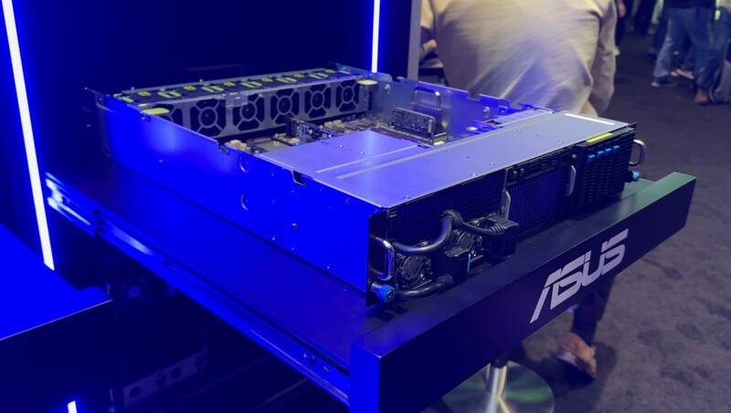 美國科技設備供應鏈5月洗牌，台灣穩居伺服器主力。圖為華碩伺服器，攝於2024年3月20日